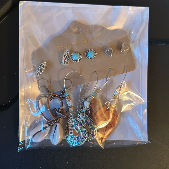 Source Unknown Accessories - Set of earrings